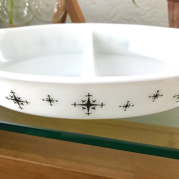Vintage 1959 PYREX Compass Design 1.5 Quart Divided Casserole Dish MCM - Picture 4 of 6